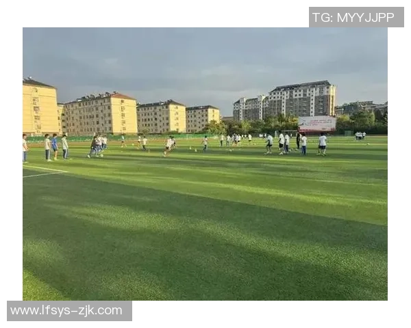 加入我们的足球社团一起追逐梦想与激情的绿茵场 加入我们的足球社团一起追逐梦想与激情的绿茵场