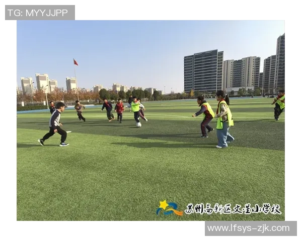 精彩瞬间定格足球激情摄影作品展现运动之美与团队精神 精彩瞬间定格足球激情摄影作品展现运动之美与团队精神